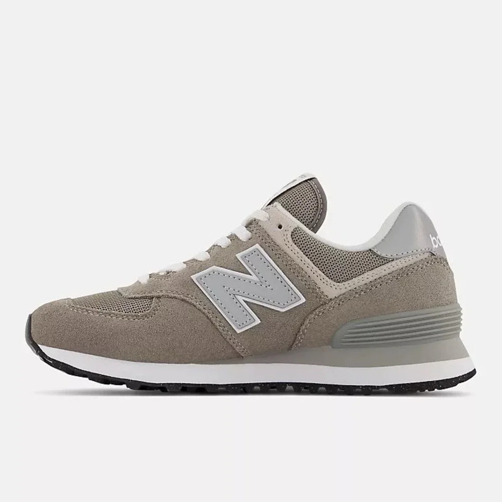 New Balance‎ 574 Core Women's Size 5.5 B Sneakers Grey White Shoes WL574EVG